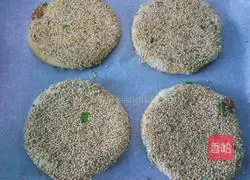 Illustration of how to make pork, chive and scallion pancakes 7