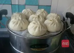 Illustration of how to make large steamed buns with mustard stuffing 11