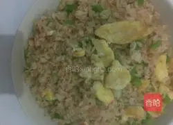 Illustration of how to make tomato and green pepper fried rice 8