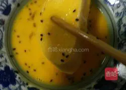 Illustration of how to make golden steamed bun slices (electric baking pan version) 6