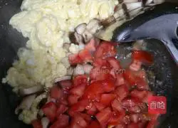 Illustration of how to make fried rice with mushrooms and eggs 7