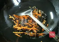 Illustration of making fried noodles with soy sauce 2