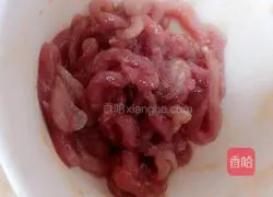 Illustration of how to make breakfast shredded pork burrito 3