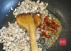 Illustration of how to make rice noodles with minced meat and omelette 4