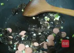 Illustration of how to make fried buns with fungus 6