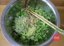 Illustration of how to make pork and zucchini buns 9