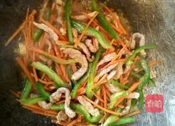 Illustration of how to make fried noodles with spicy pepper and shredded pork 6