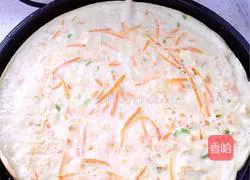 Illustration of how to make shredded carrot egg cake 4