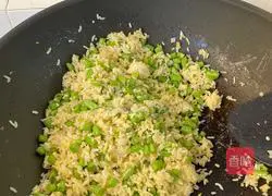 Illustration of how to make fried rice with green beans and eggs 18