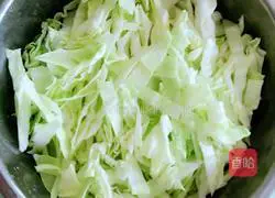 Illustration of how to make fried noodles with shrimp and cabbage 6