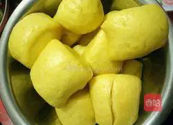 Illustration of how to make rose pumpkin steamed buns 24