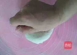 Illustration of how to make carrot and mushroom meat pie 5