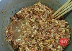 Illustration of how to make three fresh buns 5