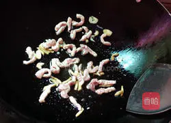 Illustration of how to make double pepper noodles 5