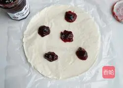 Illustration of how to make raspberry jam hand pie 3