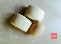 Illustration of how to make egg steamed buns 1