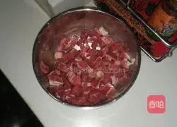 Illustration of how to make noodles with stewed potatoes and beans 2