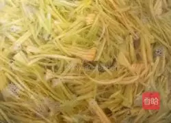 Illustration of how to make braised pork and pumpkin stuffed buns 3