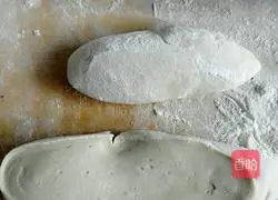 Illustration of how to make three fresh stuffed dumplings 4