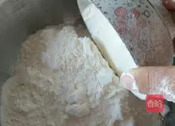 Illustration of how to make milk-flavored steamed buns 2