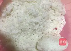 Illustration of how to make egg and cabbage fried rice 1