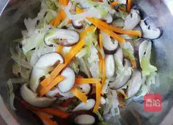 Vegetarian Illustration of how to make stuffed wontons 3