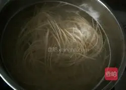 Illustration of how to make cabbage soup noodles 3