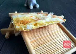 Illustration of how to make crispy egg-filled pancakes 10