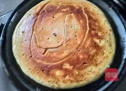 Illustration of how to make scallion sesame oil cake 12