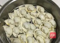 Illustration of how to make beef and celery dumplings 5