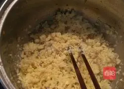 Illustration of how to make pumpkin and leek vegetarian buns 7