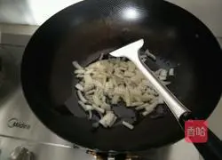 Illustration of how to make vegetable and egg fried rice 4