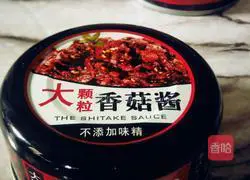 Illustration of how to make fried rice with onion, fragrant and ha large grains and mushroom sauce 3