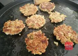 Illustration of how to make lotus root pancakes 7