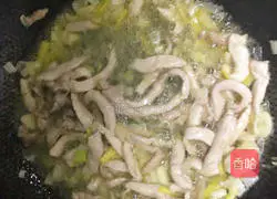 Illustration of how to make Tianyuan fried noodles 10