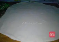 Illustration of how to make egg and green onion cake 3