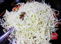 Illustration of how to make colorful fried noodles 11