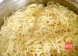 Illustration of how to make steamed noodles 1