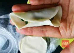 Illustration of how to make leek dumplings 6