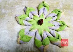 Illustration of how to make fancy steamed buns 17