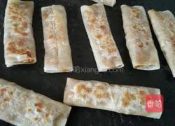 Illustration of how to make wonton skin pot stickers 8