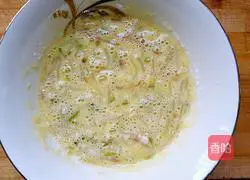 Illustration of how to make mung bean sprout egg pancake 6