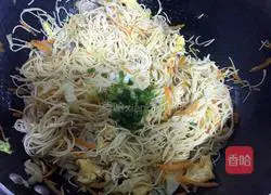 Illustration of how to make stir-fried cabbage noodles 12