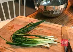 Illustration of how to make scallion pancakes 2