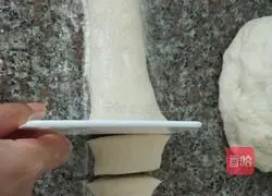 Illustration of how to make pork, cabbage and vermicelli buns 11