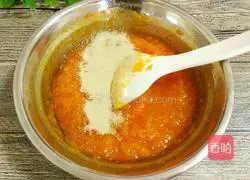 Illustration of how to make pumpkin pattern steamed buns 3