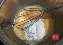 Illustration of how to make egg and bean paste cake 2