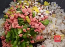 Illustration of how to make colorful egg fried rice 6