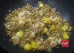 Illustration of how to make Thai Emperor Fried Rice 3