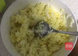 Illustration of how to make fried rice with colored pepper and eggs 2